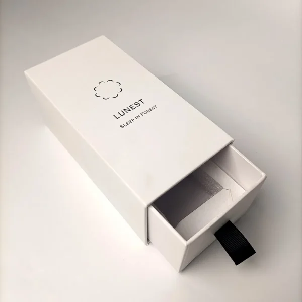 Packaging-Papa-Premium-White-Cardboard-Jewelry-Watch-Packaging-Boxes